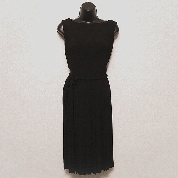 VINTAGE 1950's MR. MORT-ETTE Black Classic Pleated Perfection...it's a beauty!! - Picture 2 of 7